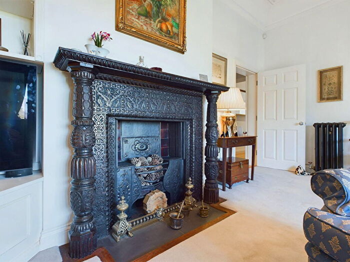 2 Bedroom Duplex For Sale In Stane Street, Billingshurst, West Sussex, RH14