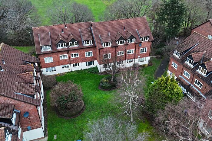 2 Bedroom Flat For Sale In Galdana Avenue, Barnet, EN5