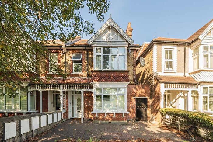 2 Bedroom Flat To Rent In Harvard Road, London, W4