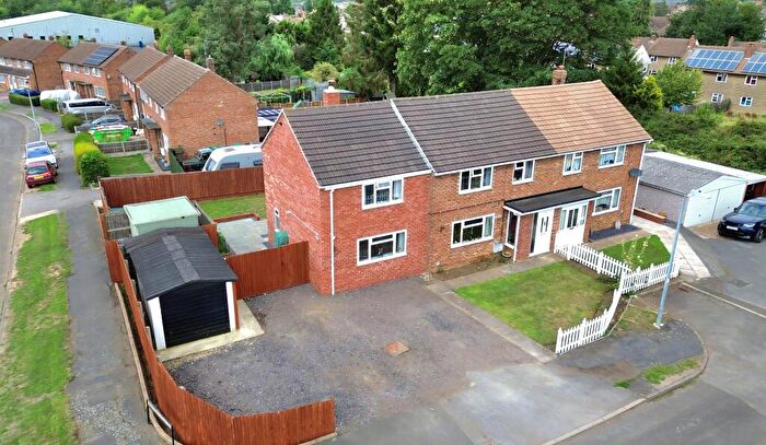 4 Bedroom Semi-Detached House For Sale In Robertson Drive, Sleaford, NG34