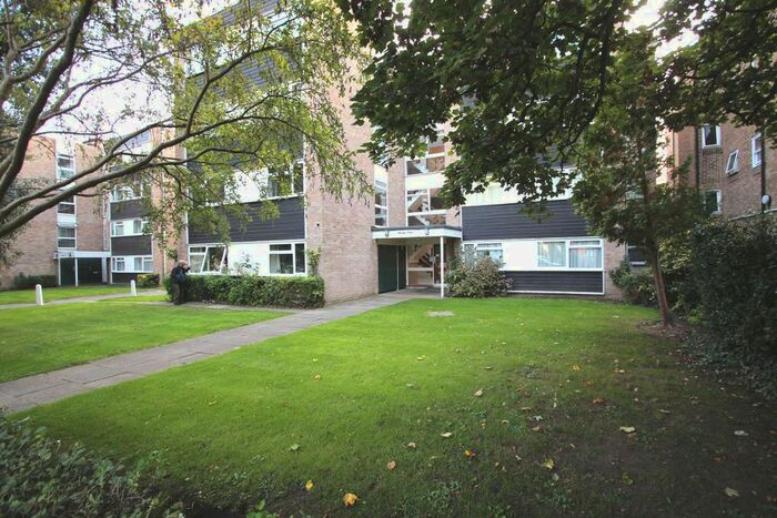 2 Bedroom Flat To Rent In The Avenue, Surbiton, KT5