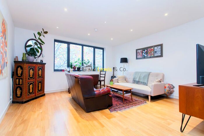 2 Bedroom Flat To Rent In Stoke Newington High Street, London, N16