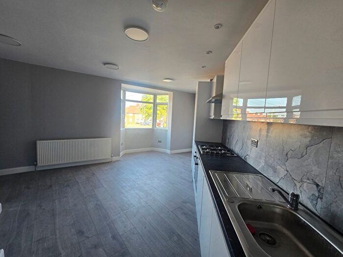 3 Bedroom Flat To Rent In Weylond Road, Dagenham, RM8