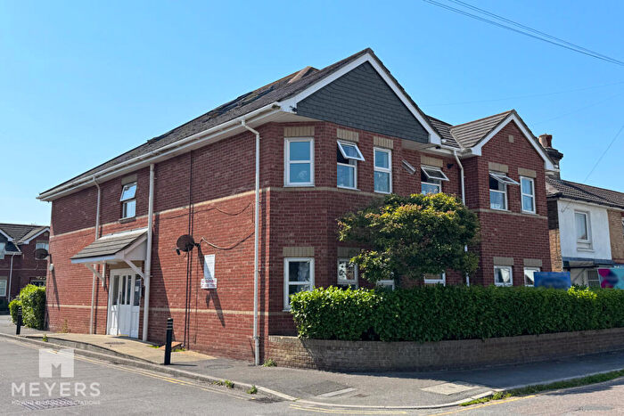 2 Bedroom Apartment For Sale In Shelley Road East, Bournemouth, BH7