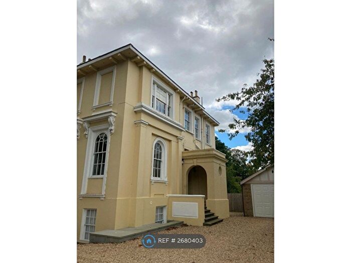 2 Bedroom Flat To Rent In Seven Arches, Cheltenham, GL50