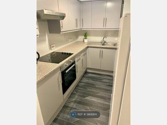 Studio To Rent In Bensham Manor Road, Thornton Heath, CR7