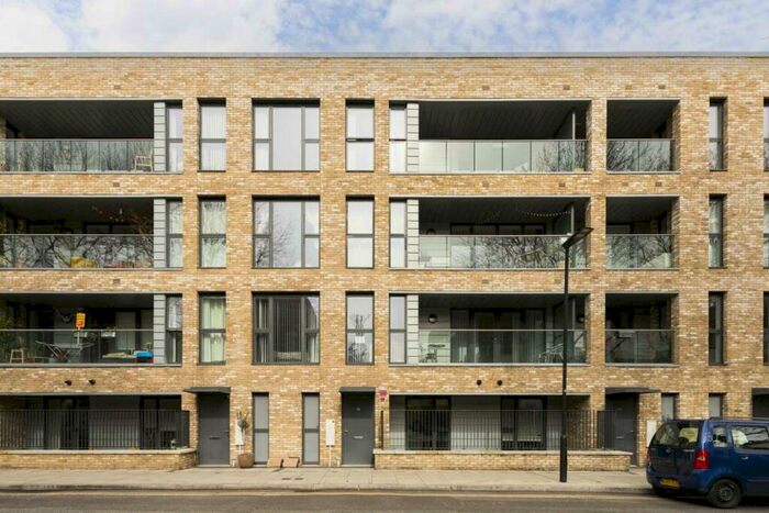 3 Bedroom Flat To Rent In London Lane, Hackney Central, E8