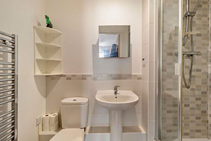 2 Bedroom Flat For Sale In Sheldon Way, Berkhamsted, HP4