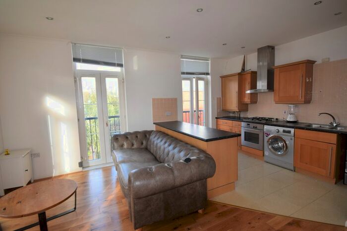 2 Bedroom Flat To Rent In Mosquito Way, Hatfield, AL10