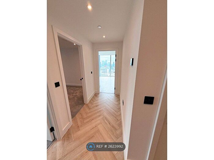 2 Bedroom Flat To Rent In Bankside Boulevard, Manchester City Centre, M3