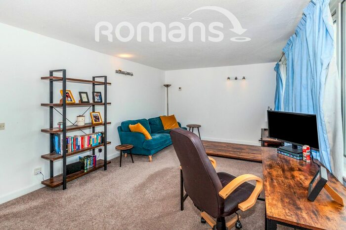 2 Bedroom Property To Rent In Mountbatten Square, Windsor, SL4