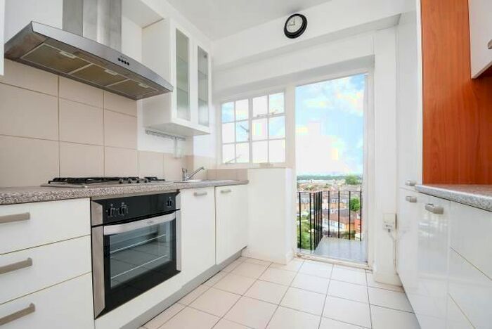 2 Bedroom Flat To Rent In Richmond Hill, Surrey, TW10