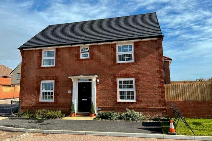 3 Bedroom Property To Rent In Chant Grove, Littlehampton, BN16