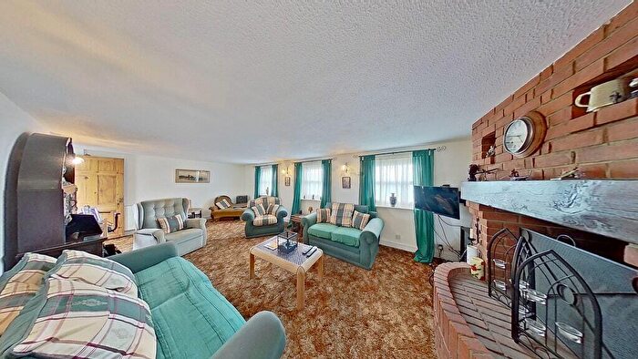 3 Bedroom Semi-Detached House For Sale In Island Road, Canterbury, CT3