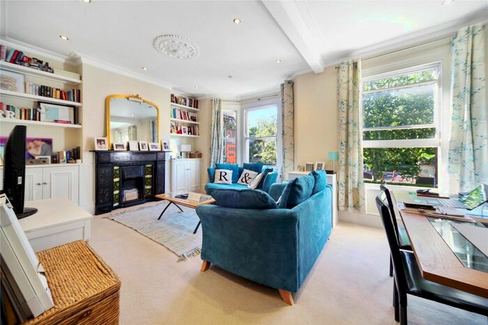 2 Bedroom Flat To Rent In Allfarthing Lane, Wandsworth, London, SW18
