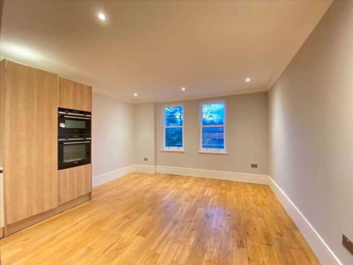 1 Bedroom Flat To Rent In Castlebar Road, Ealing, Ealing, W5