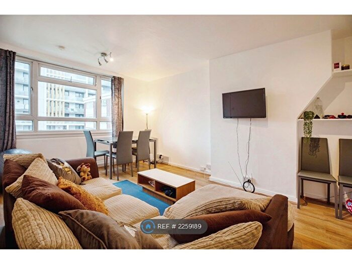 3 Bedroom Flat To Rent In Dudley House, London, SW9