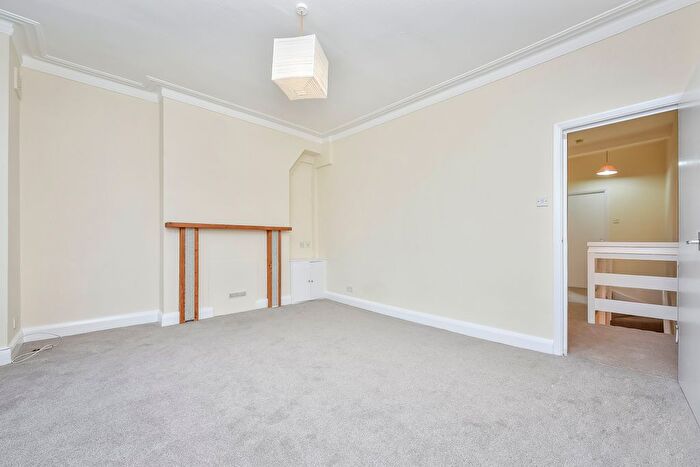 1 Bedroom Flat To Rent In Acuba Road, Earlsfield, SW18