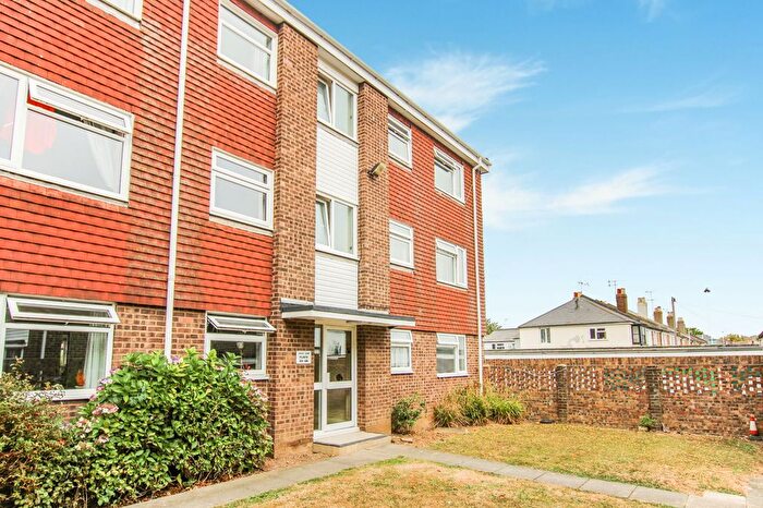 2 Bedroom Flat For Sale In Victoria Park Gardens, Worthing, BN11