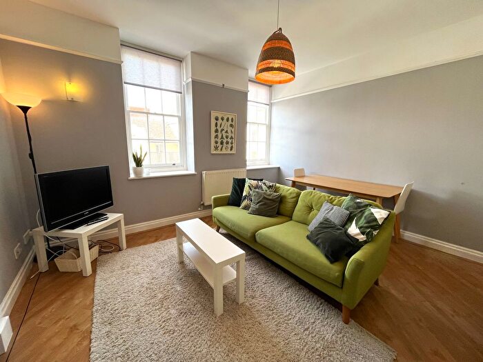 2 Bedroom Flat To Rent In Fore Street, Exeter, EX4