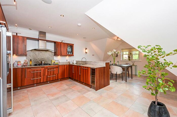 2 Bedroom Apartment For Sale In Walshaw Avenue, Colwyn Bay, Conwy, LL29