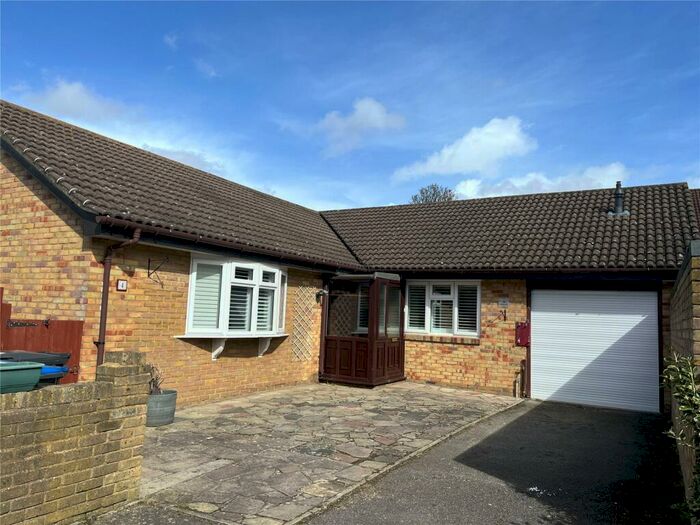 2 Bedroom Bungalow To Rent In Laburnum Gardens, Croydon, CR0