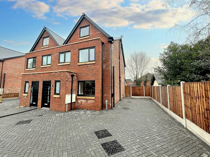 4 Bedroom Semi-Detached House To Rent In Walkden Road, Manchester, M28