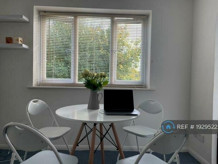 1 Bedroom Flat To Rent In Waddington Close, London, EN1