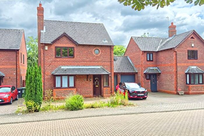 4 Bedroom Detached House To Rent In Bickleigh Crescent, Furzton, Milton Keynes, MK4