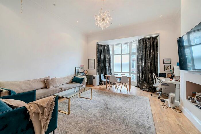 2 Bedroom Flat For Sale In Fitzjohn's Avenue, Hampstead Village, NW3