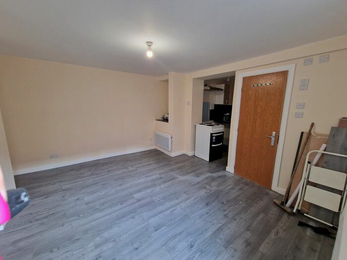 Studio To Rent In Woodview Road, Leeds, LS11