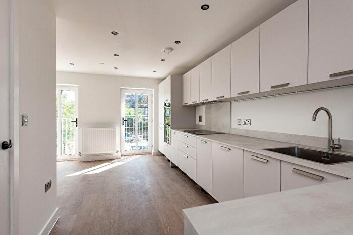 4 Bedroom End Of Terrace House To Rent In Albert Reed Close, ME20