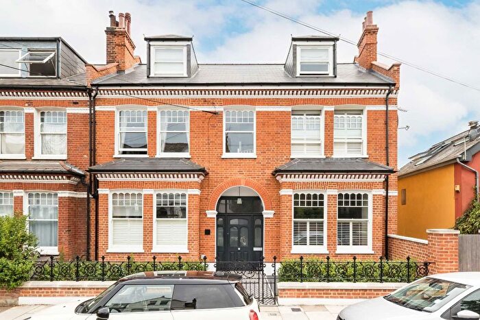 3 Bedroom Flat To Rent In Huron Road, London, SW17