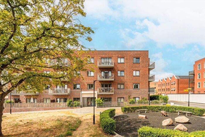 2 Bedroom Flat To Rent In Springfield Drive, Tooting, SW17