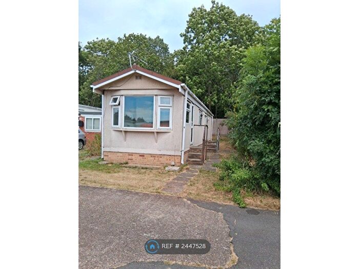 2 Bedroom Mobile/park Home To Rent In Caravan Site, Gamston, Nottingham, NG2