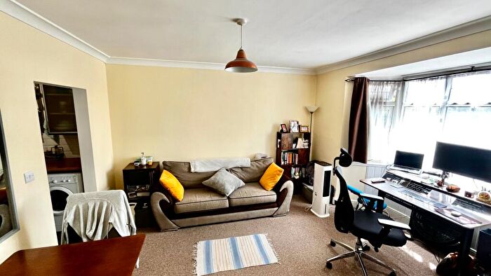 1 Bedroom Flat To Rent In Chessington Road, Epsom, KT19