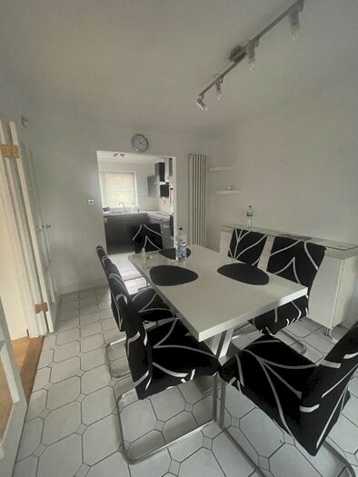 3 Bedroom House To Rent In Hazelwood Close, Cambridge, CB4