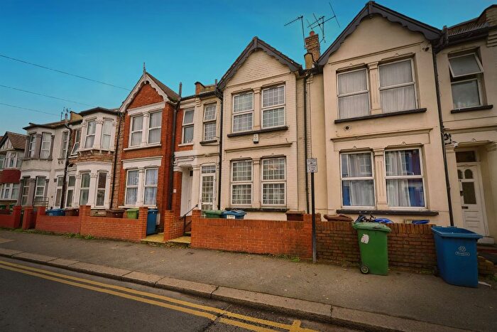 3 Bedroom Terraced House For Sale In Masons Avenue, Harrow, HA3
