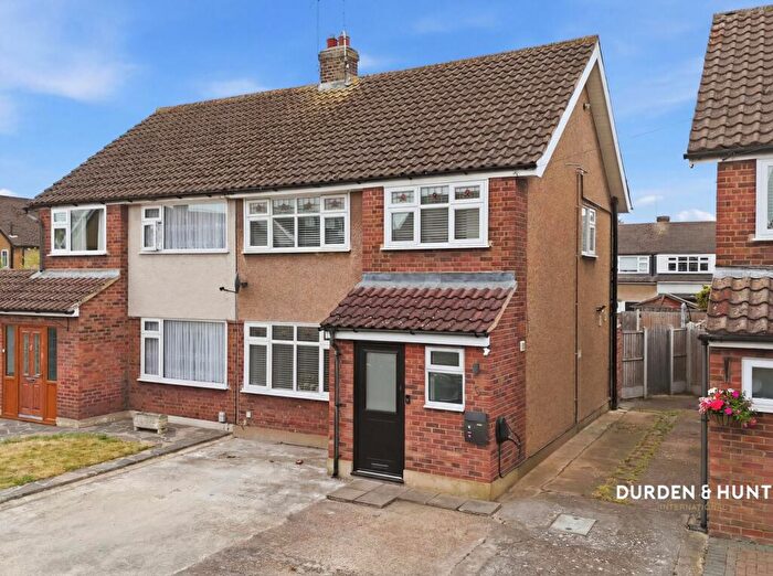 3 Bedroom Semi-Detached House For Sale In Oxford Avenue, Hornchurch, RM11