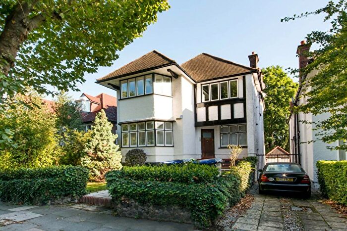 3 Bedroom Flat For Sale In Teignmouth Road, Mapesbury Estate, London, NW2