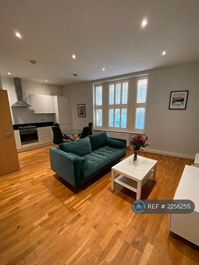 2 Bedroom Flat To Rent In Balham High Road, London, SW12
