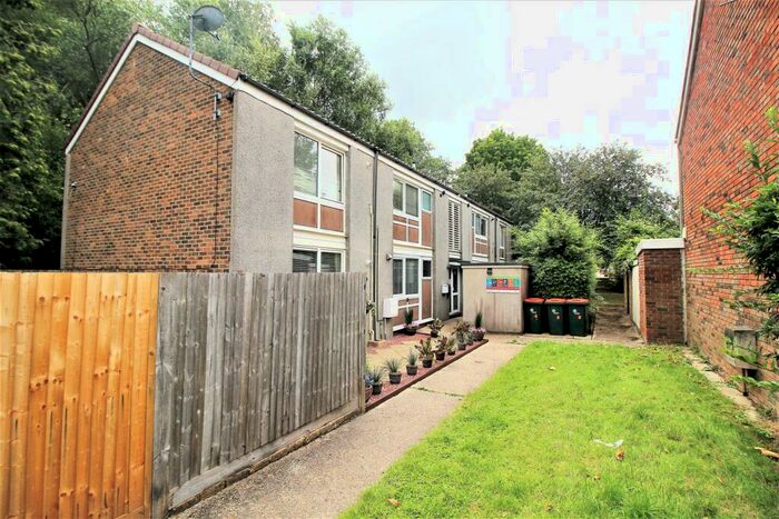 2 Bedroom Flat To Rent In Warnham Road, Furnace Green, RH10