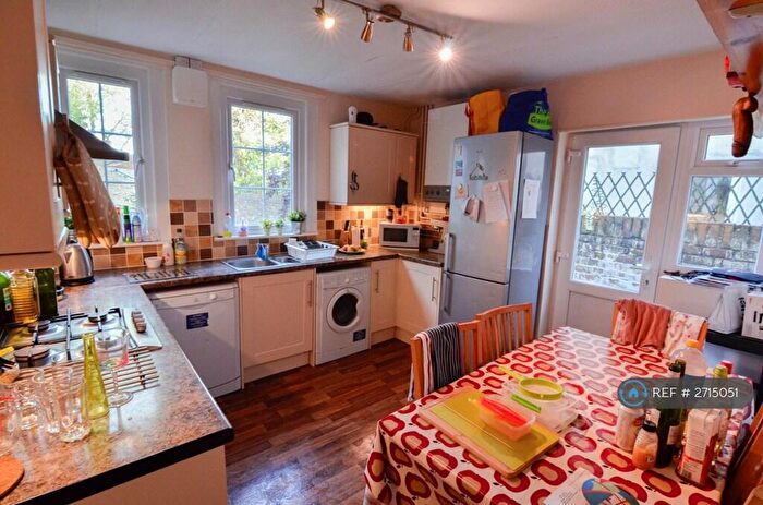 6 Bedroom End Of Terrace House To Rent In Alfred Hill, Bristol, BS2