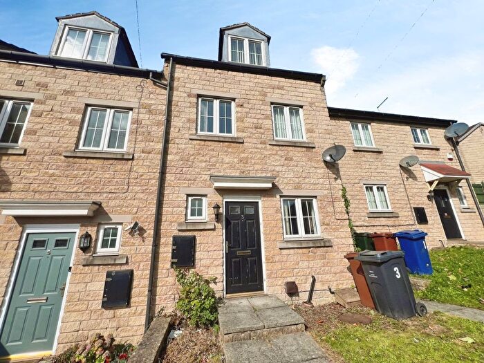 3 Bedroom Town House For Sale In Wentworth Road, Jump, Barnsley, S74