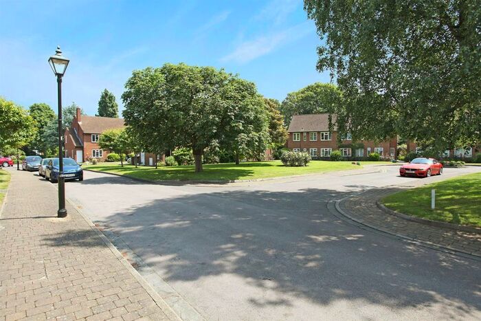 2 Bedroom Maisonette To Rent In Hartington Road, Chiswick, W4