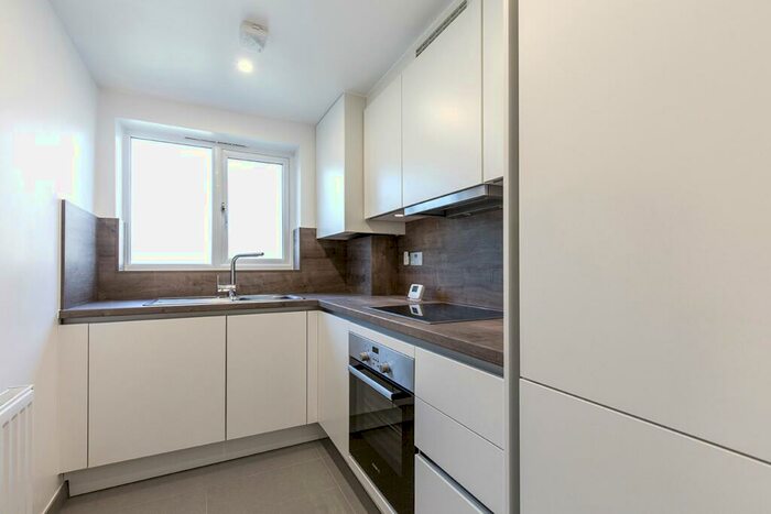 Flat To Rent In Jerome Court, The Limes Avenue, N11