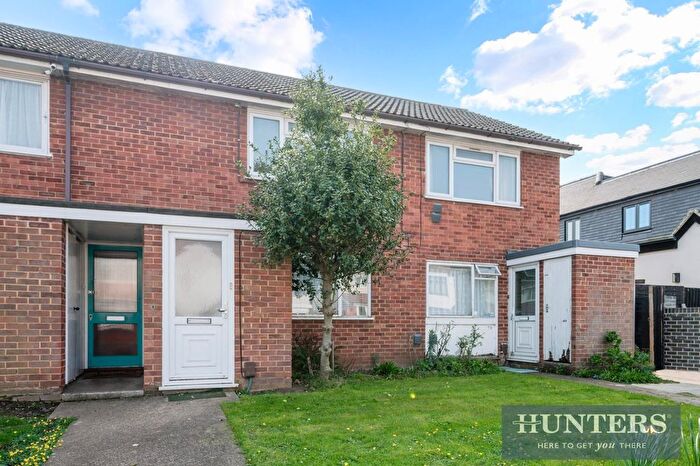 2 Bedroom Flat For Sale In Sutton Road, Hounslow, TW5