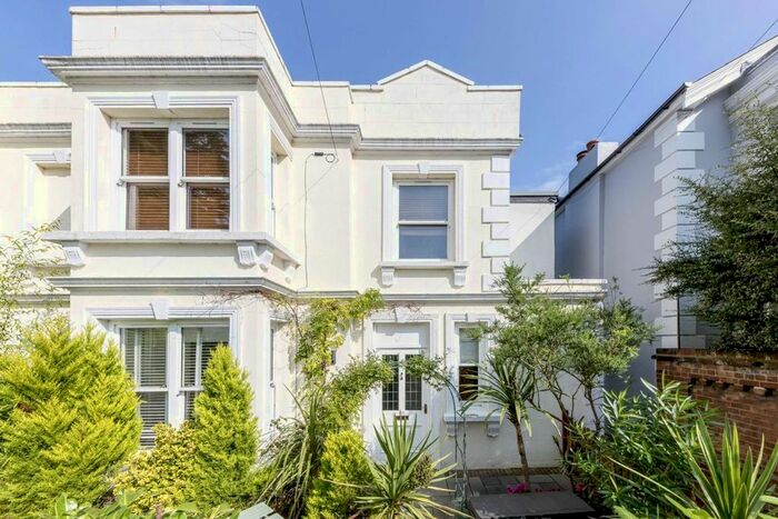 1 Bedroom Flat To Rent In Belmont Road, Twickenham, TW2