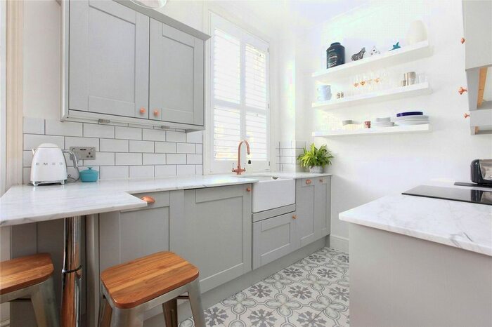 2 Bedroom Flat To Rent In Foulser Road, Tooting Bec, SW17