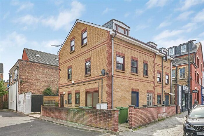 2 Bedroom Maisonette For Sale In Chatsworth Way, SE27